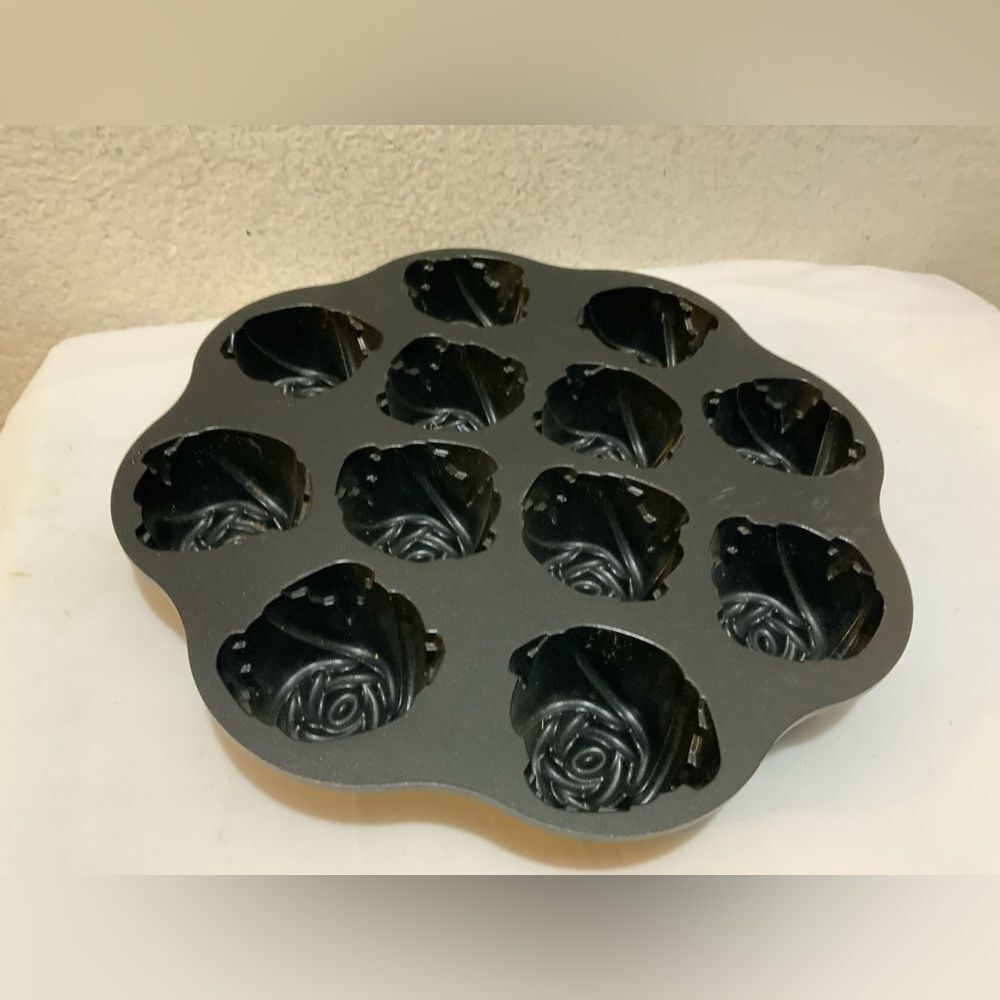 Nordic Ware sweetheart roses pan